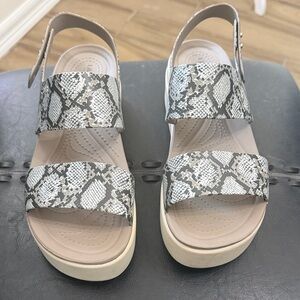 Crocs Women's Brooklyn Low Wedge Sandal in a snake print✨9W